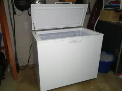 Commercial chest freezer for sale in Antigua & Barbuda